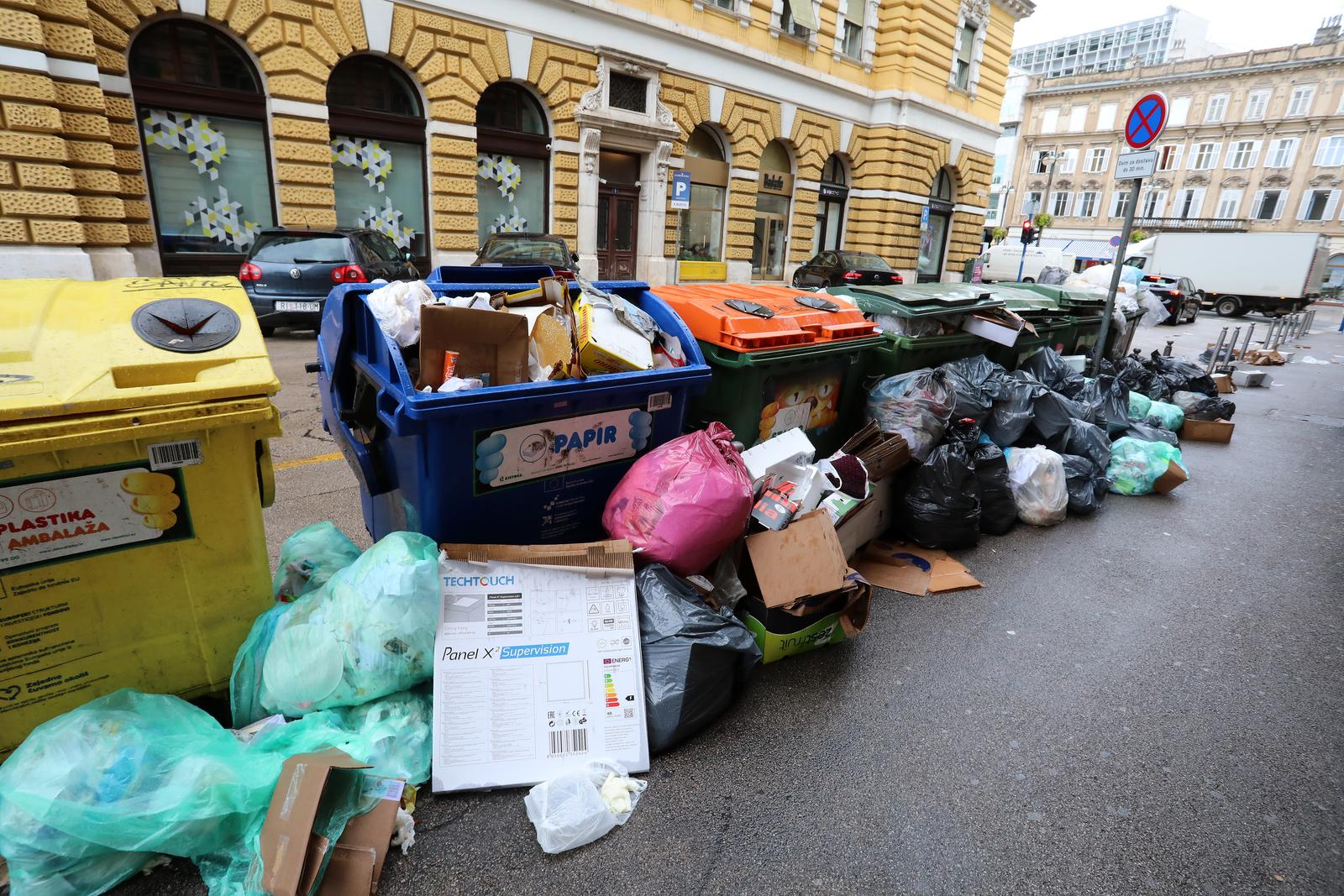 21.09.2023., Rijeka - Gomilanje smeca na gradskim ulicama zbog strajka radnika komunalnog drustva Cistoca. Photo: Goran Kovacic/PIXSELL