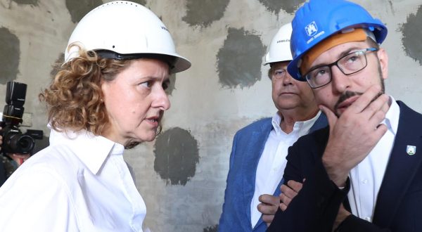 21.03.2023., Zagreb - Muzej za umjetnost i obrt. Na konferenciji za medije sudjelovali su ministrica kulture i medija RH, dr.sc. Nina Obuljen Korzinek, gradonacelnik Grada Zagreba, Tomislav Tomasevic sa suradnicima te ravnatelj muzeja Miroslav Gasparovic koji su nakon toka razgledali trenutno stanje muzeja nakon obnove. Photo: Sanjin Strukic/PIXSELL