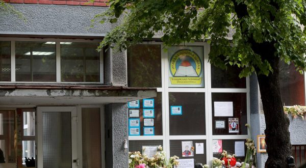 22, May, 2023, Belgrade - Classes at the Elementary School "Vladislav Ribnikar" continued from this morning, and will take place from 8 am for the morning shift and from 1 pm for the afternoon shift. Photo: Milos Tesic/ATAImages

22, maj, 2023, Beograd - Nastava u Osnovnoj skoli "Vladislav Ribnikar" je nastavljena od jutros,  a odvijace se od osam za prepodnevnu i od 13 casova za popodnevnu smenu. Photo: Milos Tesic/ATAImages Photo: Milos Tesic/ATAImages/PIXSELL