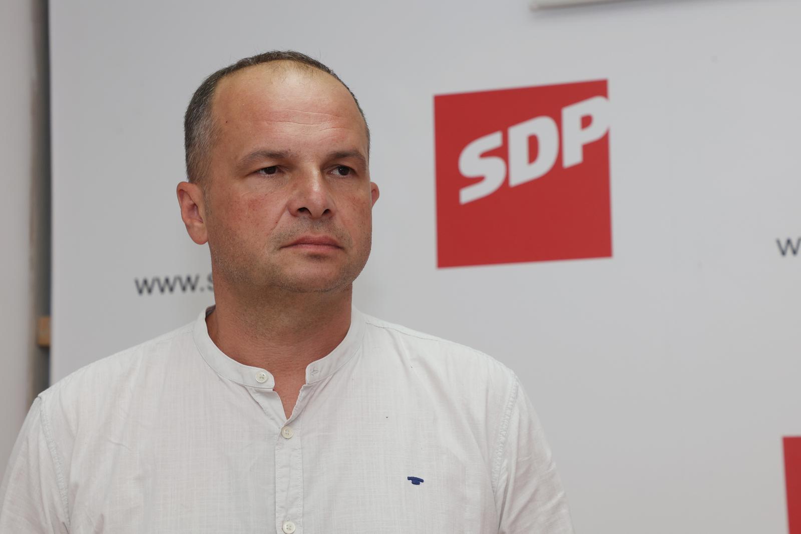 22.08.2023., Split- Konferencija o ukljucivanju Dalmacije u osnovnu Transeuropsku prometnu mrezu na kojoj su govorili predsjednik SDP-a Sinisa Hajdas Doncic i  SDP-ov tajnik za EU i potpredsjednik SDP-a Split Goran Kotur. Photo: Ivana Ivanovic/PIXSELL