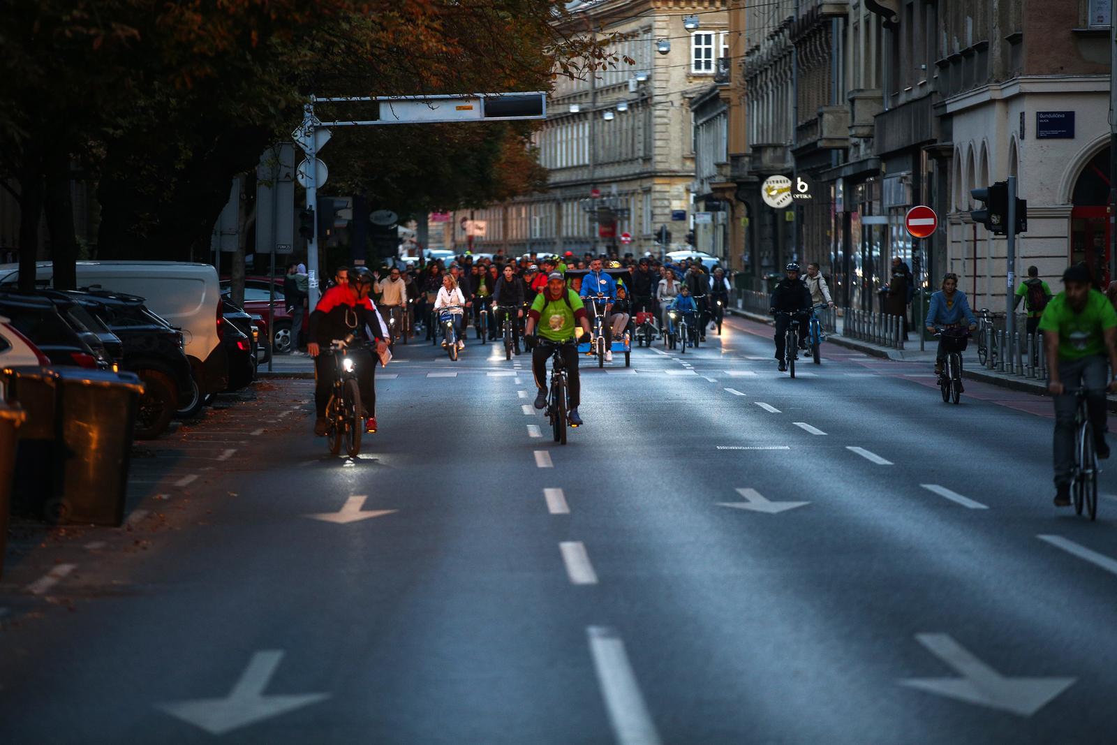 22.09.2022., Zagreb - U centru Zagreba obiljezen je Dan bez automobila u okviru Europskog tjedna mobilnosti te je odrzana tradicionalna voznji biciklimazagrebackim ulicama "Zagrebacka zbica".  Photo: Zeljko Hladika/PIXSELL