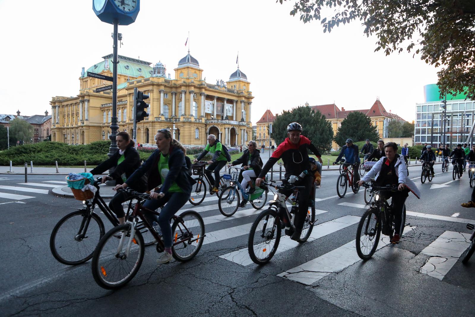 22.09.2022., Zagreb - U centru Zagreba obiljezen je Dan bez automobila u okviru Europskog tjedna mobilnosti te je odrzana tradicionalna voznji biciklimazagrebackim ulicama "Zagrebacka zbica".  Photo: Zeljko Hladika/PIXSELL