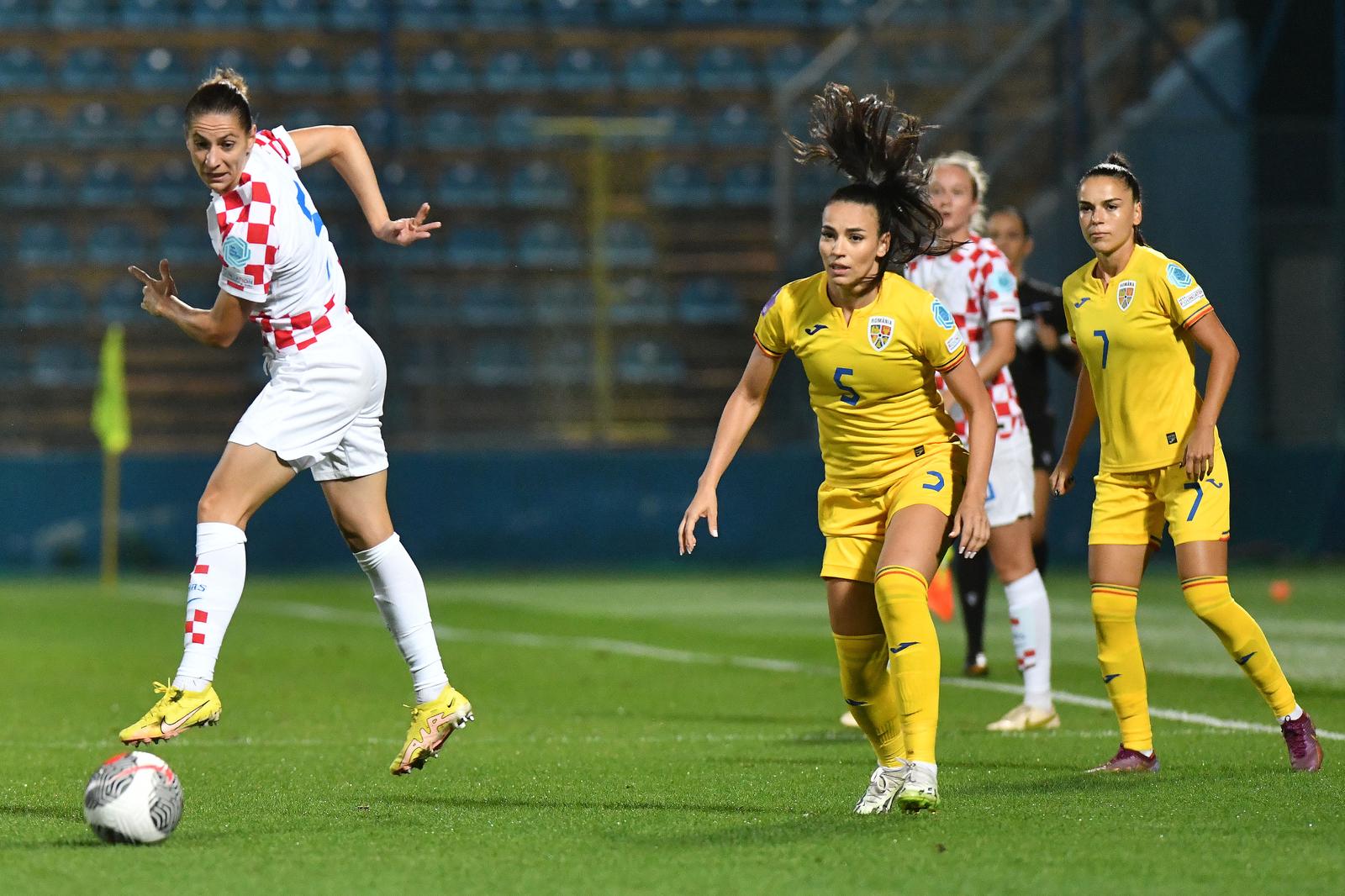 22.09.2023., Varazdin, Gradski stadion Varteks - Liga nacija nogometasica, Liga B, skupina B2: Hrvatska - Rumunjska. Ana Jelencic, Teodora Meluta. Photo: Vjeran Zganec Rogulja/PIXSELL