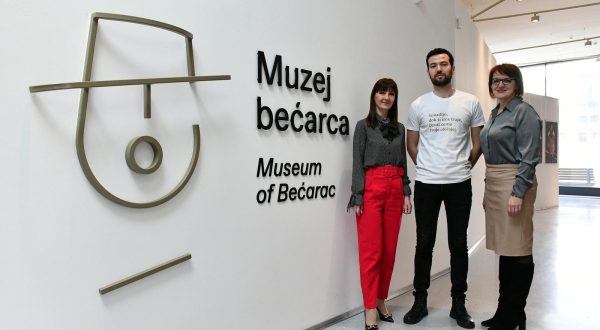 23.02.2023., Pleternica - Zanimljiv postav sa zbirkom od preko 400 becaraca i 200 predmeta u novootvorenom Interpretacijskom centru Muzeja becarca u Pleternici. ravnateljica Javne ustanove Pleternica Jasna Hofman, voditelj Muzeja Mario Katic, gradonacelnica Pleternice Marija Saric Photo: Ivica Galovic/PIXSELL
