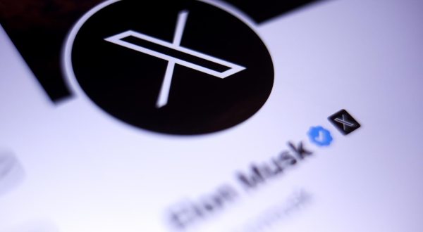 24.07.2023., Sarajevo, Bosna i Hercegovina - Novi logo drustvene mreze Twitter u obliku slova X. Photo: Armin Durgut/PIXSELL
