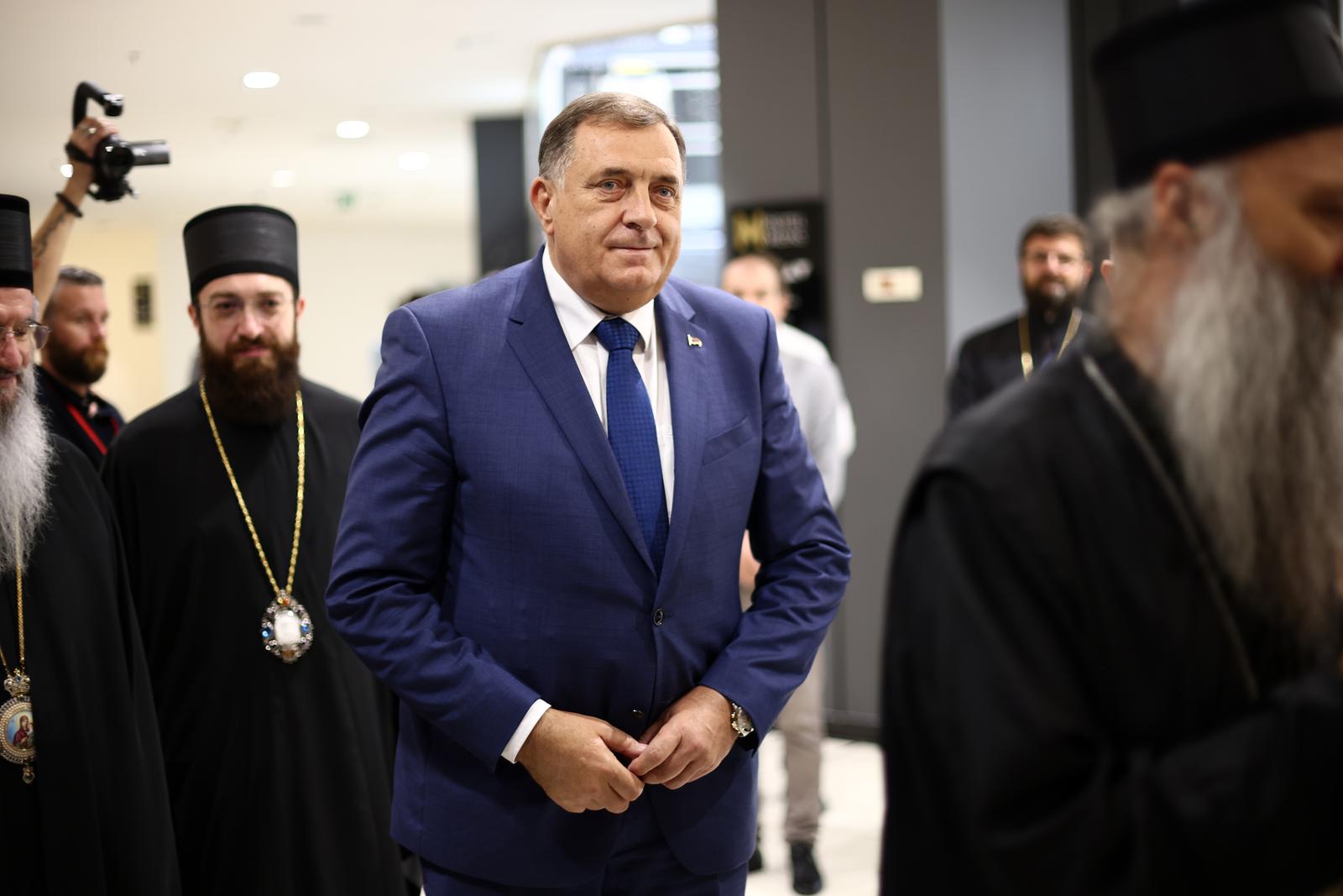24.09.2023 Mostar - Nakon sluzene liturgije u Sabornom hramu, organiziran je donatorski rucak za obnovu i zavrsetak Saborne crkve gdje su nazocili premijer Federacije BiH, Nermin Niksic, predsjednik Republike Srpske Milorad Dodik, te premijeri zupanija, gradonacelnici i nacelnici iz citave BiH.  Photo: Denis Kapetanovic/PIXSELL