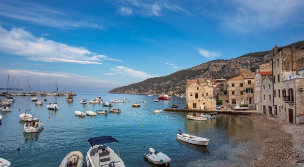 25.07.2021., Komiza, Otok Vis -  Komiza se nalazi na zapadnoj strani otoka Visa u dubokom Komiskom zaljevu. Photo:Davor Javorovic/PIXSELL