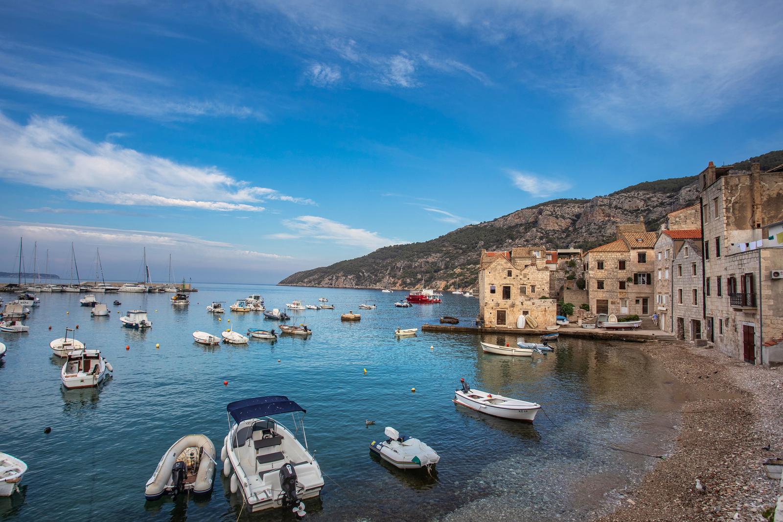 25.07.2021., Komiza, Otok Vis -  Komiza se nalazi na zapadnoj strani otoka Visa u dubokom Komiskom zaljevu. Photo:Davor Javorovic/PIXSELL