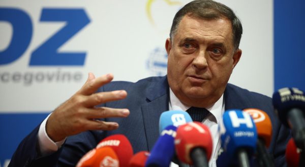 25.09.2023., Mostar -  Press konferencija nakon odrzanog koordinacijskog sastanka partnera u vlasti na nivou BiH izmedju SNSD-a, HDZ-a BiH, i SDP-a BiH. Delegacije stranaka predvodili su predsjednici Milorad Dodik, Nermin Niksic i Dragan Covic.     Photo: Denis Kapetanovic/PIXSELL