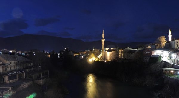 26.01.2014., Mostar - Stara jezgra grada Mostara slabo je posjecena zimi. Grad je poznat po cuvenom Starom mostu iznad rijeke Neretve. Izgradjen je u 16. stoljecu, a 9. studenog 1993. godine srusen od strane snage HVO-a. Ponovo je sagradjen 2004. godine te  je prvi kulturni spomenik u Bosni i Hercegovini koji se nalazi na UNESCO-voj listi zasticenih spomenika kulture svijeta."nPhoto: Borna Filic/PIXSELL