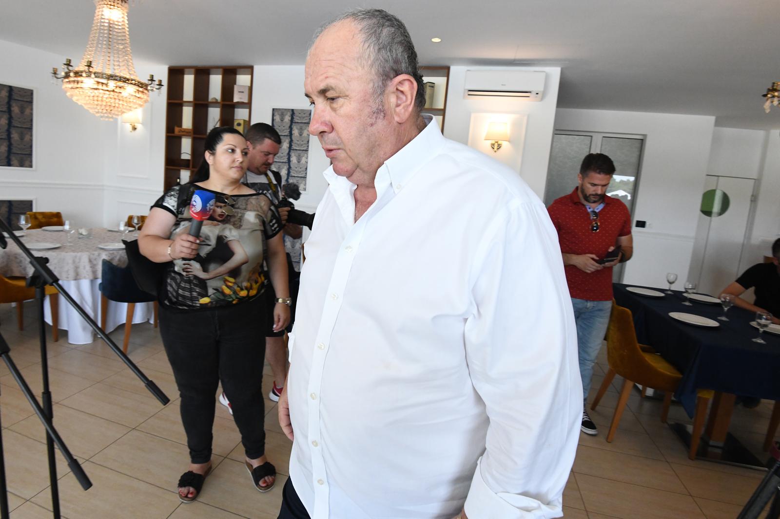 27.06.2022., Rogoznica - Zeljko Kerum odrzao konferenciju za novinare na temu izvanrednih izbora u gradu Splitu.
 Photo: Hrvoje Jelavic/PIXSELL