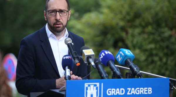 27.07.2023. Zagreb - Gradonacelnik Tomislav Tomasevic i Danijela Dolenec obisli su radove na cjelovitoj obnovi Specijalne bolnice za plucne bolesti u Rockerfellerovoj ulici. Photo: Lovro Domitrovic/PIXSELL