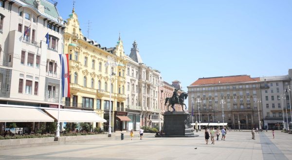 27.08.2023. Zagreb - Grad je gotovo prazan, moze tek susresti pokoji turist. Photo: Lovro Domitrovic/PIXSELL