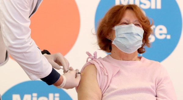 27.12.2020., Zagreb - U Domu za starije osobe Tresnjevka protiv virusa SARS-CoV-2 cijepljena je prva osoba u Hrvatskoj. Photo: Goran Stanzl/PIXSELL