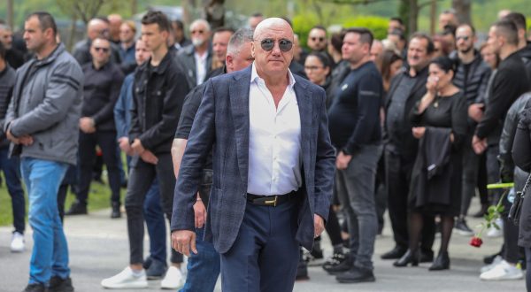 28.04.2023., Zagreb - Pogreb Tomislava Sablje, koji je ubijen u nocnom klubu "Ritz", odrzan je na groblju Markovo Polje. Optuzenik iz Uskokove akcije Tebra Tomislav Sabljo ubijen je hicima iz vatrenog oruzja u nakon fizickog sukoba vise osoba.   Zoran Pripuz Photo: Jurica Galoic/PIXSELL