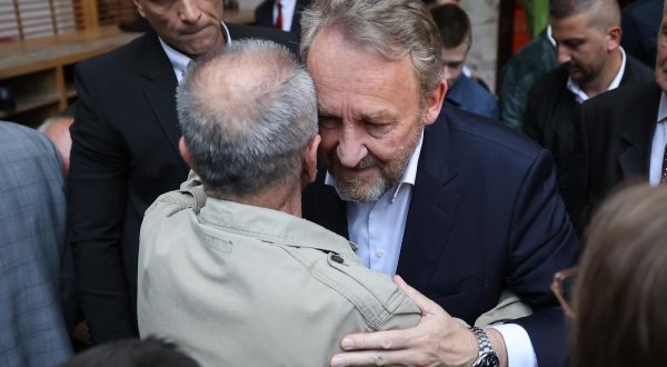 28.06.2023., Sarajevo, Bosna i Hercegovina - Veliki broj vjernika, unatoc kisi,  jutros je klanjao bajram-namaz u Gazi Husrev-begovoj dzamiji u Sarajevu. Photo: Armin Durgut/PIXSELL