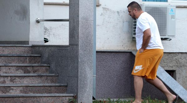 28.09.2023., Ljubuski, Bosna i Hercegovina - Opcinski sud u Ljubuskom odredio je bivsem rukometnom reprezentativcu Denisu Bunticu da se mora se svakodnevno javljati u policiju i da ne smije svojoj supruzi prilaziti na manje od 100 metara. Supruga Klara Buntic prijavila ga je prosli petak za obiteljsko nasilje, a tvrdi da ju je fizicki zlostavljao i ranije. Photo: Ivana Ivanovic/PIXSELL