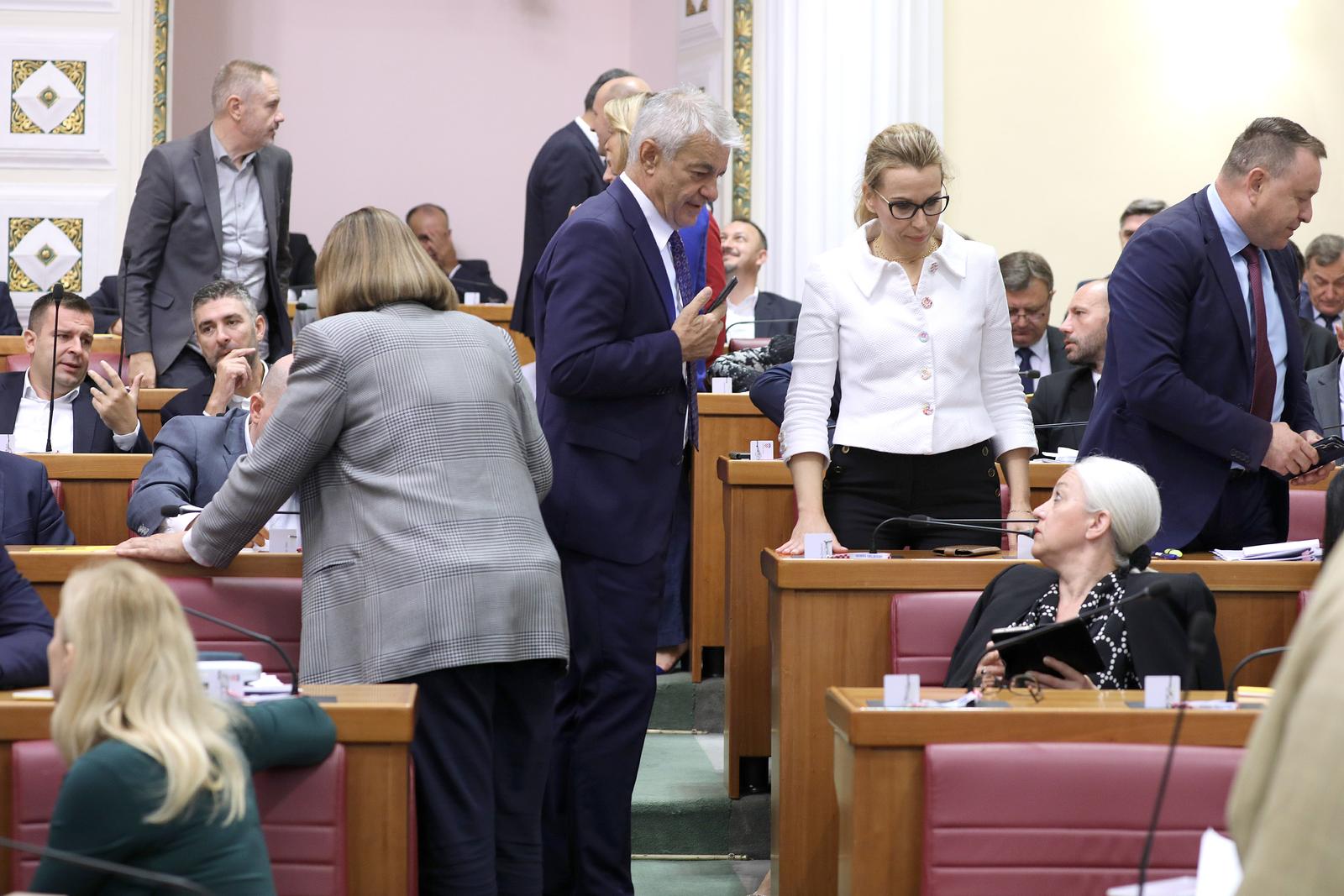 28.09.2023., Zagreb - Sabor 18. sjednicu nastavlja glasovanjem o raspravljenim tockama dnevnog reda, madju kojima je i Zakon o izbornim jedinicama. Photo: patrik macek/PIXSELL