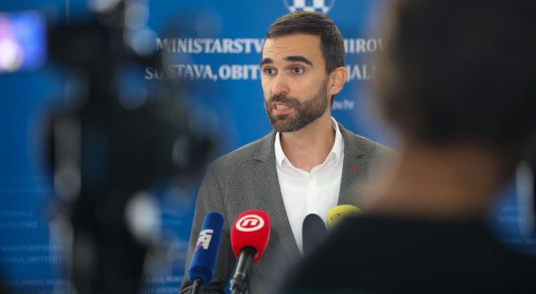 28.9.2023.,Zagreb - Zapoceo je prvi sastanak pregovarackih odbora Vlade RH i predstavnika sindikata, o sklapanju izmjena i dopuna temeljnog kolektivnog ugovora za sluzbenike u javnim sluzbama i dopuna Kolektivnog ugovora za drzavne sluzbenike.
Photo: Jurica Galoic/PIXSELL Photo: Jurica Galoic/PIXSELL