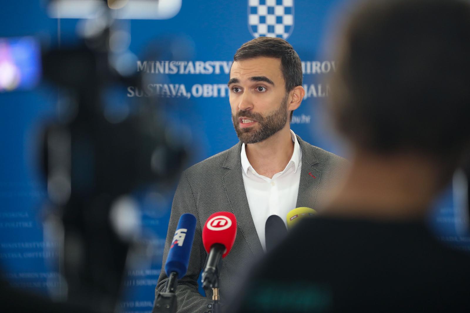 28.9.2023.,Zagreb - Zapoceo je prvi sastanak pregovarackih odbora Vlade RH i predstavnika sindikata, o sklapanju izmjena i dopuna temeljnog kolektivnog ugovora za sluzbenike u javnim sluzbama i dopuna Kolektivnog ugovora za drzavne sluzbenike.
Photo: Jurica Galoic/PIXSELL Photo: Jurica Galoic/PIXSELL