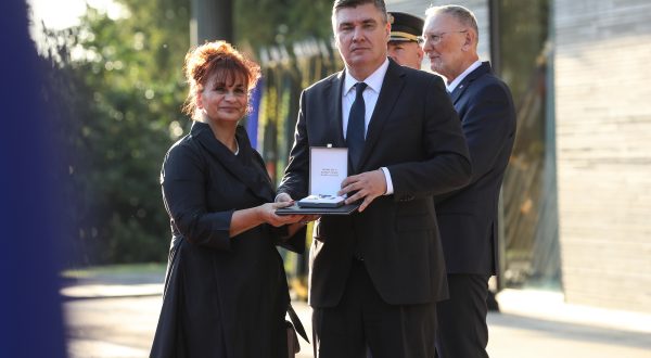 29.09.2023., Zagreb - Povodom Dana policije U Uredu predsjednika Republike Hrvatske dodijeljena su odlikovanja Postaji granicne policije Imotski, Policijskoj postaji Krizevci i X. policijskoj postaji Sinj te djelatnicima Ministarstva unutarnjih poslova. Predsjednik RH Zoran Milanovic Photo: Robert Anic/PIXSELL