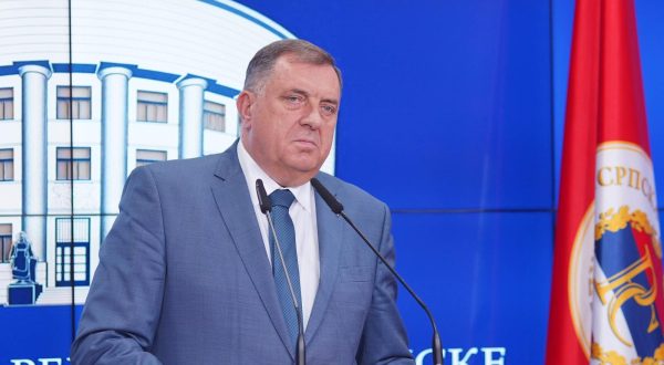 30.08.2023., palata Republike, Banjaluka (BiH) – Milorad Dodik, predsjednik RS, odrzao konferenciju za medije povodom presude u slučaju “Slaven Kovacevic protiv BiH“ Medjunarodnog suda za ljudska prava u Strazburu i nazvao tu odluku "smecem". Takodje je komentirao i postavljanje statue Tvrtka Kotromanica u Sarajevu i nazvao to "kradjom historijskog identiteta". Najavio je da ce politicki lideri u RS zajedno sa Hrvatskim narodnim saborom u BiH razmotriti plan za obranu konstitutivnosti naroda. Dodik je u posjetu danas primio i predstavnike kompanije China Energy cime je potvrdjena  Dodikova inicijativa da se RS okrece investicijama i saradnji sa Kinom.
Photo: Dejan Rakita/Pixsell Photo: Dejan Rakita/PIXSELL