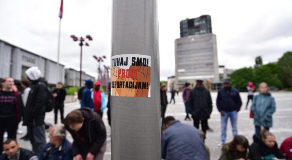 Slovenija ,Ljubljana   19.05.2023, 19. maj 2023 Novinarska konferenca ob solidarnostnem shodu iniciative prosilcev za azil s podpornimi organizacijami. Shod pred vlado.  Ghislain Murinzi,Youssef Elalaoui, Chris Ntakuwundi,azilni dom Viè,
  Foto:Igor Kupljenik /BOBO Photo: Igor Kupljenik/F.A. BOBO