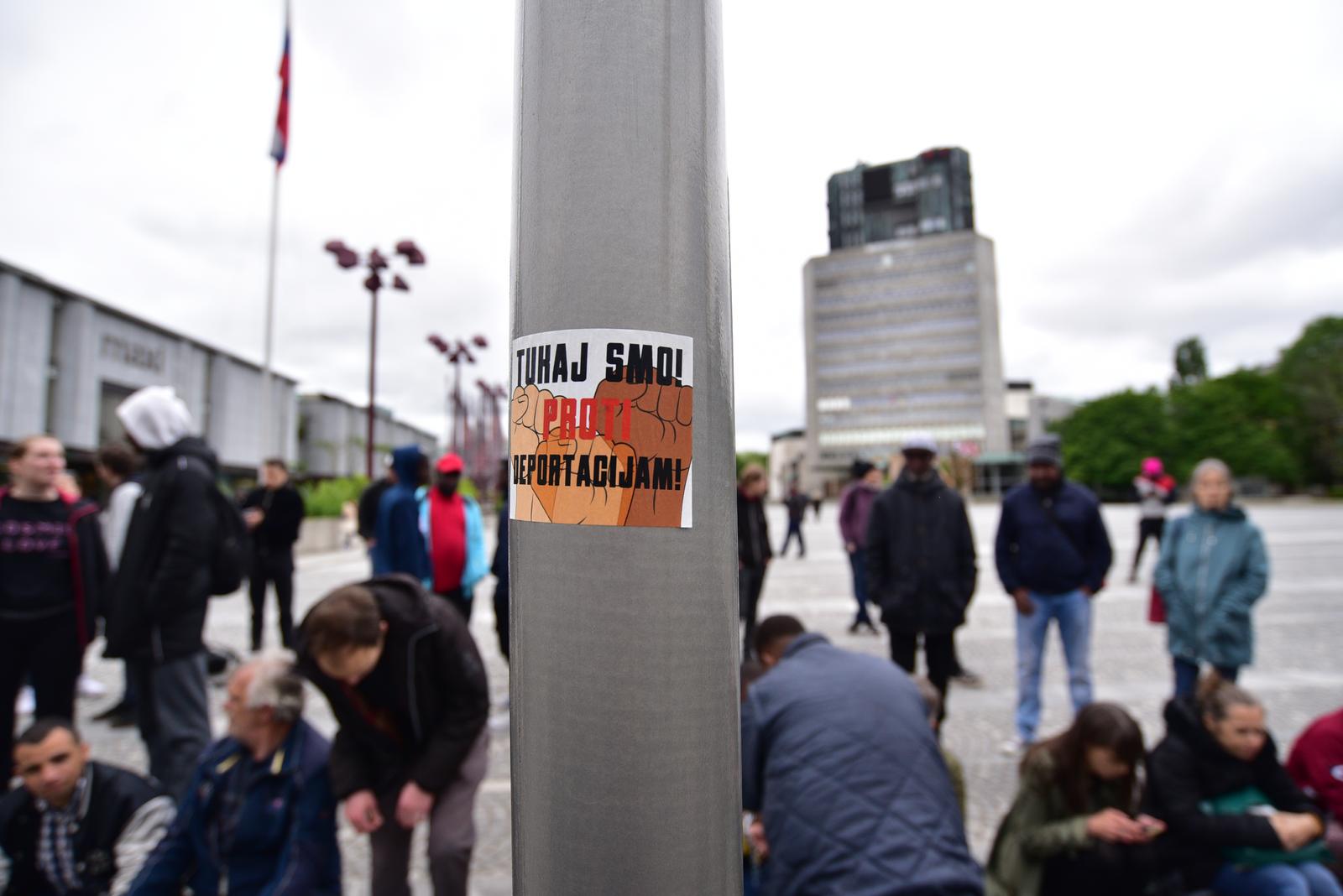 Slovenija ,Ljubljana   19.05.2023, 19. maj 2023 Novinarska konferenca ob solidarnostnem shodu iniciative prosilcev za azil s podpornimi organizacijami. Shod pred vlado.  Ghislain Murinzi,Youssef Elalaoui, Chris Ntakuwundi,azilni dom Viè,
  Foto:Igor Kupljenik /BOBO Photo: Igor Kupljenik/F.A. BOBO