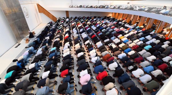 28.06.2023., Ljubljana, Slovenija - Muslimanski vjernici su se okupili kako bi klanjali bajram-namaz u Ljubljanskoj dzamiji. Bajram-namaz predvodio je muftija Nevzet Poric. Photo: Borut Zivulovic/F.A. BOBO