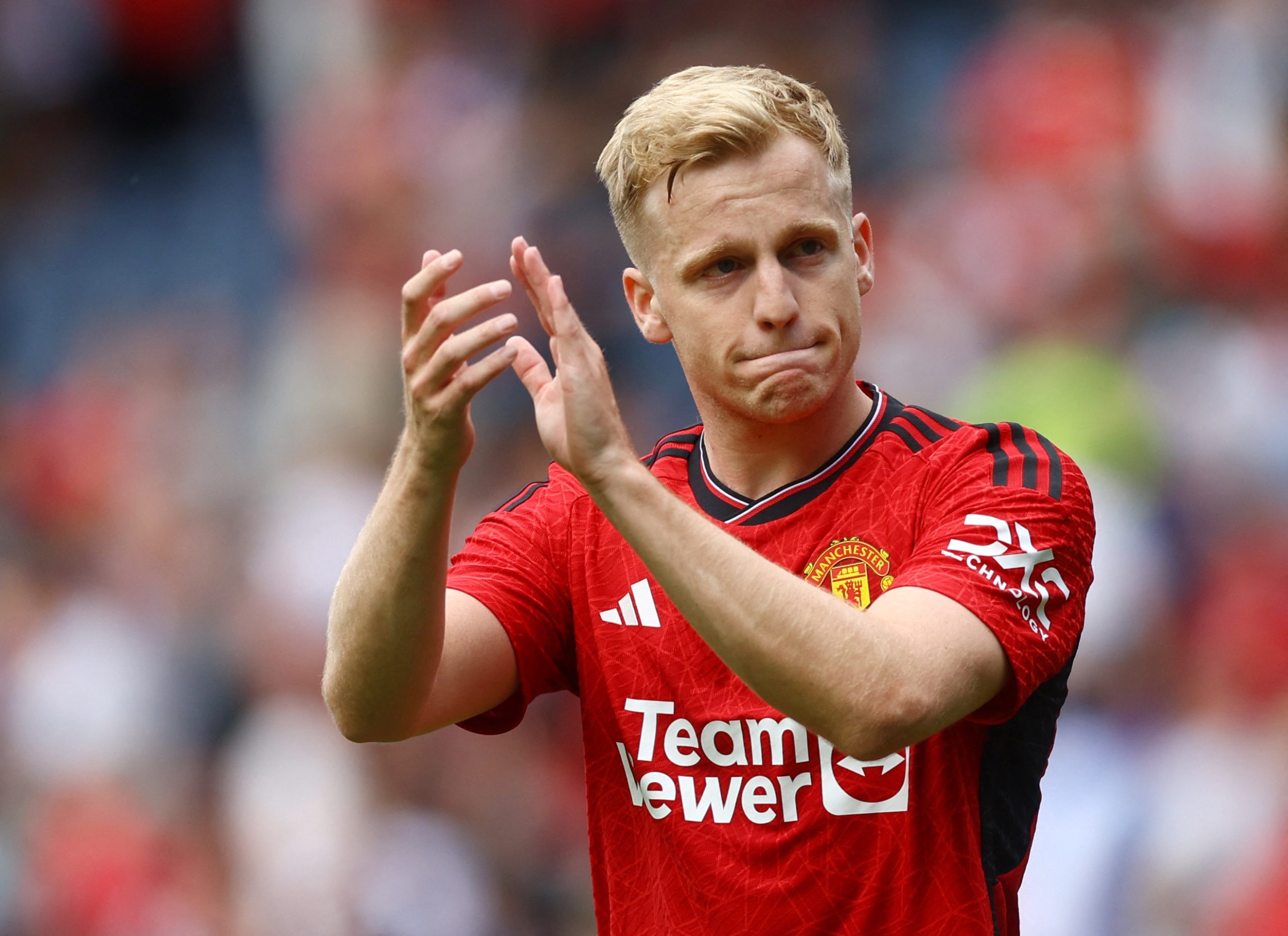 Soccer Football - Pre Season Friendly - Manchester United v Olympique Lyonnais - Murrayfield Stadium, Edinburgh, Scotland, Britain - July 19, 2023 Manchester United's Donny van de Beek applauds fans after the match Action Images via Reuters/Lee Smith Photo: Lee Smith/REUTERS