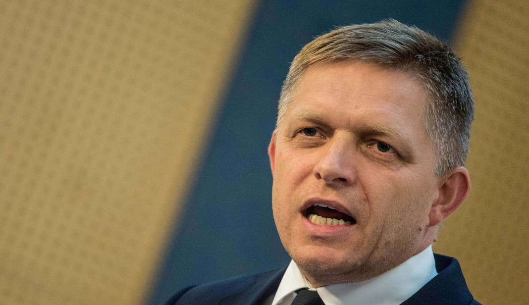 epa04912958 Slovakia Prime Minister Robert Fico gestures during a press conference after the Visegrad Four countries extraordinary summit in Prague, Czech Republic, 04 September 2015. The main purpose of the extraordinary summit of V4 countries is to issue a joint declaration on the course of action V4 countries will take with regard to the current migration crisis in Europe.  EPA/FILIP SINGER