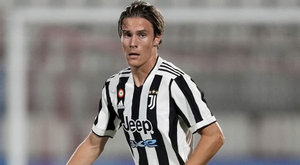 FILE - Juventus' Nicolo Fagioli controls the ball during the 'Berlusconi trophy' soccer match between Monza and Juventus in Monza, near Milan, Italy, Saturday, July 31, 2021. A Lawyer for Juventus midfielder Nicolò Fagioli acknowledged Wednesday, Oct. 11, 2023, that the player is being investigated by prosecutors in Turin for betting online via unauthorized websites. (AP Photo/Antonio Calanni, File)