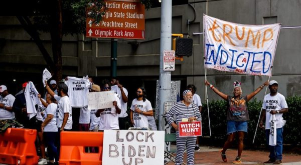epa10844695 Protesters for and against former US President Donald Trump demonstrate outside the Fulton County Courthouse in Atlanta, Georgia, USA, 06 September 2023. Trump and 18 co-conspirators in the Fulton County (Georgia) 2020 election interference criminal case were scheduled for court arraignments, but all have filed 'not guilty' pleas and waived their rights to an in arraignment.  EPA/ERIK S. LESSER