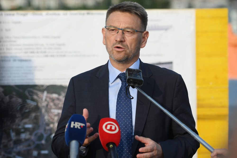 Split, 7.09.2023. - Potpredsjednik Vlade i ministar Oleg Butković u posjetu Splitsko - dalmatinskoj županiji.Na slici Dalibor Ninčević na lokaciji Draćevac Mravinci vezano za projekt  brze ceste Trogir-Omiš. Foto HINA/ Mario STRMOTIĆ/ ms