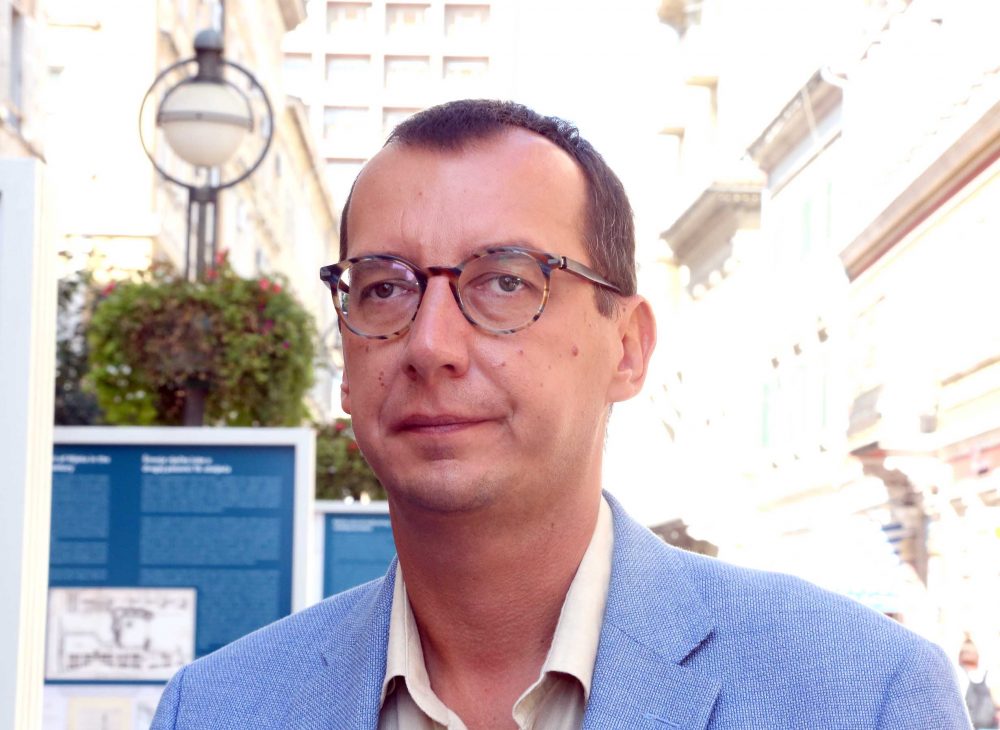 Rijeka,11.09.2023.- Izloba  "Povijrst rijeèke luke od konca 16. stoljeæa do Rijeka Gateway"u ponedjeljak je otvorena na postamentima na Korzu . Izlobu su otvorili, Koen Benders, CEO i predsjednik Uprave Rijeka Gateway, Tamara Mataija ravnateljica Pomorskog i povijesnog muzeja Hrvatskog primorja Rijeka i rijeèki gradonaèelnik Marko Filipoviæ. Na fotografiji Marko Filipoviæ.