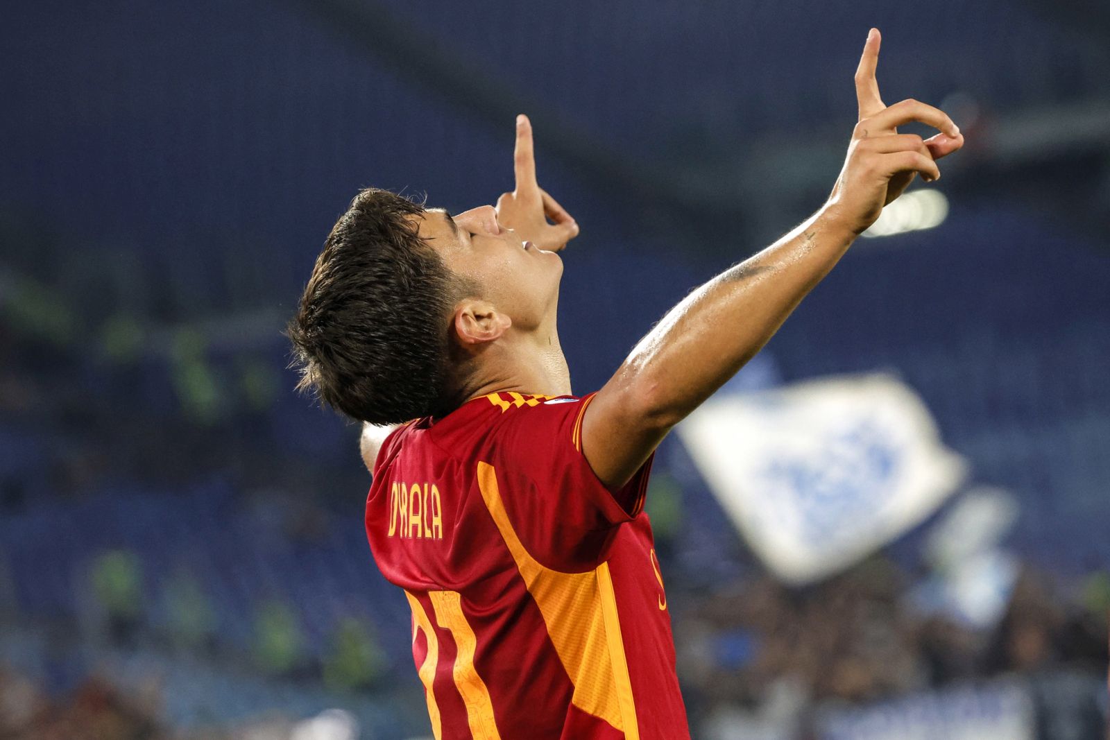epa10867117 Roma’s Paulo Dybala celebrates after scoring the 4-0 goal during the Italian Serie A soccer match between AS Roma and Empoli FC in Rome, Italy, 17 September 2023.  EPA/GIUSEPPE LAMI