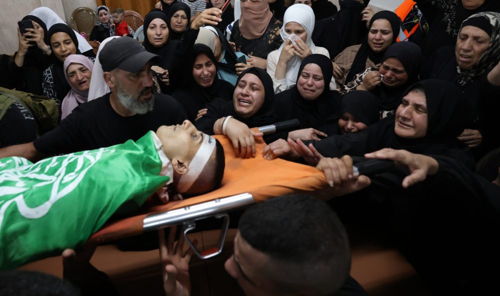 epa10871219 Relatives of  Al Qassam brigades militant Mahmoud Al Sadi mourn him during his funeral at Jenin refugee camp, West Bank, 20 September 2023. According to the Palestinian Health Ministry, at least six Palestinians were killed during overnight Israeli military operations in the West Bank and a separate incident during unrest in the Gaza Strip on September 20. According to Palestinian officials, four people were killed in Jenin, one in Jericho, and one in Gaza.  EPA/ALAA BADARNEH 28780