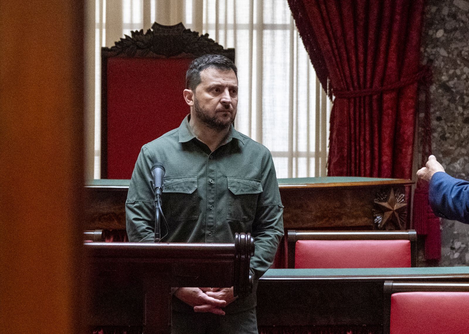 epa10874363 Ukrainian President Volodymyr Zelensky (L) meets with members of the US Senate in the Old Senate Chamber at the US Capitol in Washington, DC, USA, 21 September 2023. Ukrainian President Zelensky is in Washington to meet with members of Congress at the US Capitol, the Pentagon and US President Joe Biden at the White House to make a case for further military aid.  EPA/SHAWN THEW / POOL