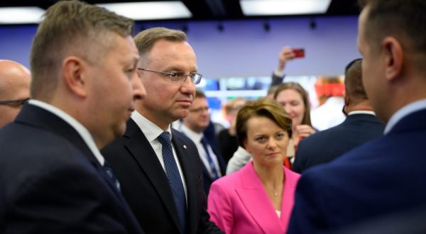 epa10876428 Polish president Andrzej Duda (C-L) and the Government Plenipotentiary for Polish-Ukrainian Development Cooperation Jadwiga Emilewicz (C-R) attend the 'Common Future' Congress for Reconstruction of Ukraine at the MTP Poznan Expo in Poznan, west-central Poland, 22 September 2023. The Congress for Reconstruction of Ukraine is a prelude to a dialogue on the needs of the Ukrainian economy and the opportunities for Polish partners who are ready to work together.  EPA/Jakub Kaczmarczyk POLAND OUT