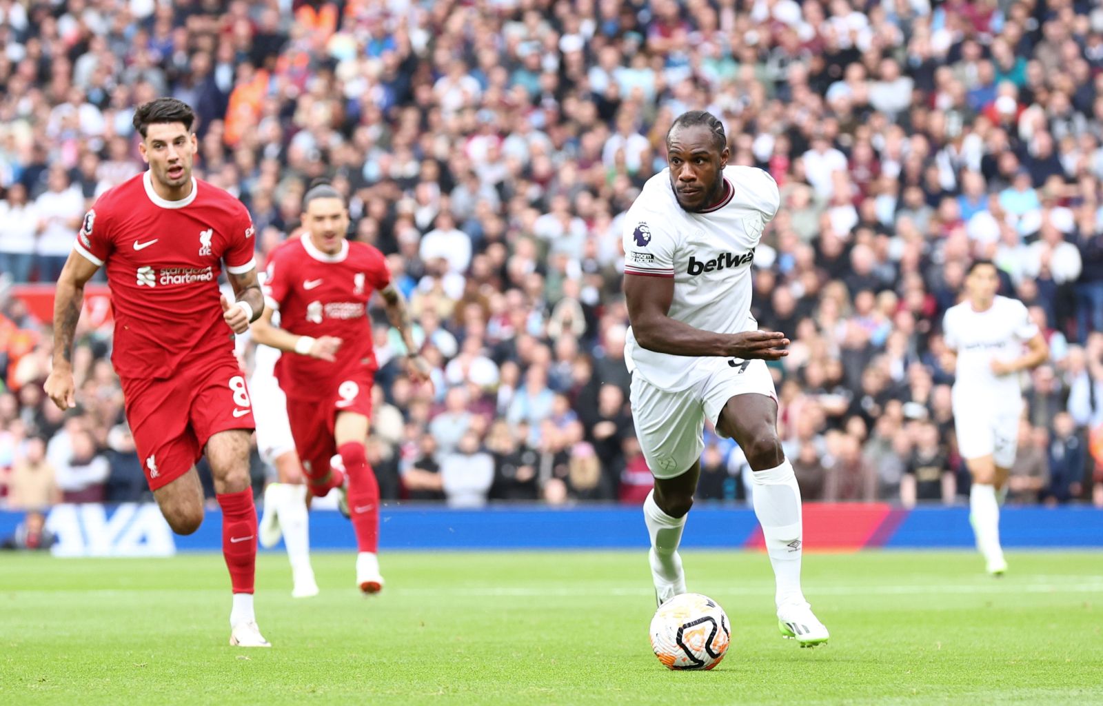 epa10880920 Michail Antonio of West Ham United in action against Dominik Szoboszlai of Liverpool during the English Premier League soccer match between Liverpool FC and West Ham United in Liverpool, Britain, 24 September 2023.  EPA/ADAM VAUGHAN EDITORIAL USE ONLY. No use with unauthorized audio, video, data, fixture lists, club/league logos or 'live' services. Online in-match use limited to 120 images, no video emulation. No use in betting, games or single club/league/player publications.
