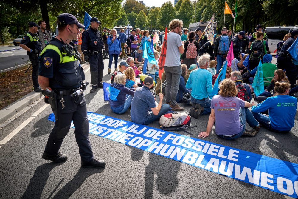 epa10882427 Climate activists protest near the A12 road for the 17th day in a row in the Hague, the Netherlands, 25 September 2023. Climate activists from Extinction Rebellion want to ban the use of water cannon in climate demonstrations on the A12 through the courts. The action group announces that it is filing summary proceedings against the State.  EPA/Phil Nijhuis