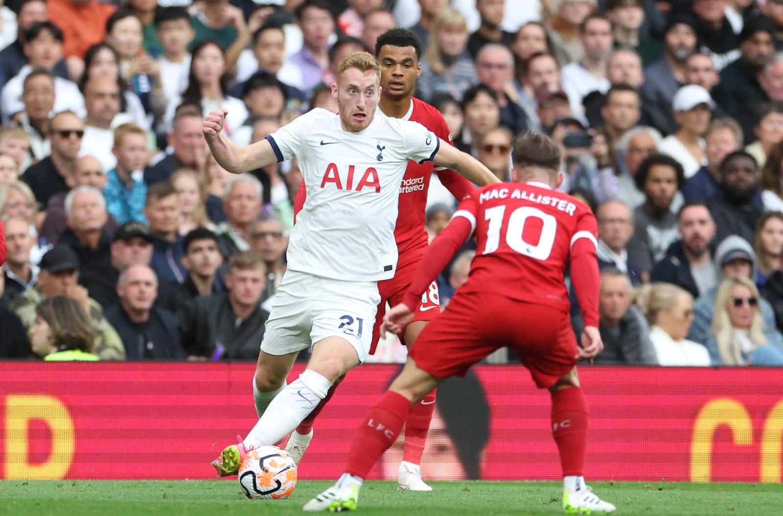 epa10892428 Tottenham's Dejan Kulusevski (C-L) in action with Liverpool's Alexis Mac Allister (C-R) during the English Premier League soccer match between Tottenham Hotspur and Liverpool FC, in London, Britain, 30 September 2023.  EPA/NEIL HALL EDITORIAL USE ONLY. No use with unauthorized audio, video, data, fixture lists, club/league logos or 'live' services. Online in-match use limited to 120 images, no video emulation. No use in betting, games or single club/league/player publications.