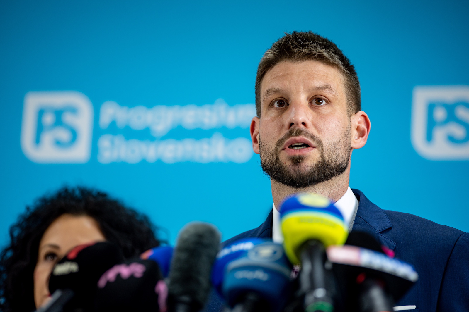 epa10893313 Leader of Progresivne Slovensko party (Progressive Slovakia) Michal Simecka talks to media after Slovakia's parliamentary elections at party's headquarters in Bratislava, Slovakia, 01 October 2023. According to official results, Smer-SD party with leader Robert Fico won the parliamentary elections with almost 23 percent. Progresivne Slovensko party (Progressive Slovakia) ended up behind him, with almost 18 percent.  EPA/MARTIN DIVISEK