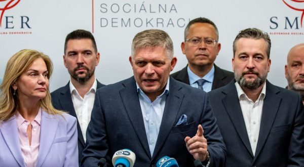 epa10893653 Slovak former Prime Minister and chairman of the Smer-SD party Robert Fico (C) talks to media after Slovakia's parliamentary elections at party's headquarters in Bratislava, Slovakia, 01 October 2023. According to official results, Smer-SD party with leader Robert Fico won the parliamentary elections with almost 23 percent. Progresivne Slovensko party (Progressive Slovakia) ended up behind him, with almost 18 percent.  EPA/MARTIN DIVISEK