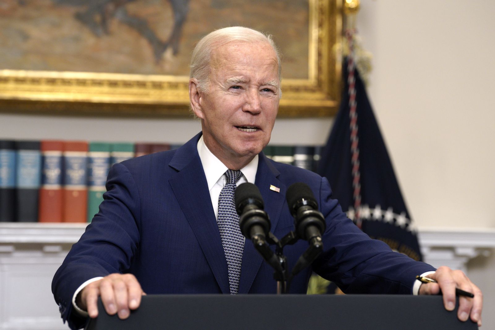 epa10894232 US President Joe Biden delivers remarks on the Congress stop-gap government funding bill to avert an immediate government shutdown, in the Roosevelt Room at the White House in  Washington, DC, USA, 01 October 2023. On 30 September, just hours before the midnight deadline, Congress passed a 45-day stop-gap measure to fund the government and avoid shutdown.  EPA/Yuri Gripas/ABACA / POOL
