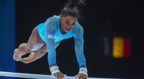 epa10894326 Simone Biles of the US performs during the Uneven Bars competition qualifications of the Artistic Gymnastics World Championships in Antwerp, Belgium, 01 October 2023.  EPA/OLIVIER MATTHYS