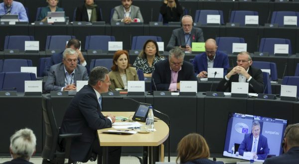 epa10896644 Vice-President of the European Commission for Interinstitutional Relations Maros Sefcovic (C) attends a hearing of the Environment Committee at the European Parliament in Strasbourg, France, 03 October 2023. The European Parliament is in plenary session running from 02 till 05 October.  EPA/JULIEN WARNAND