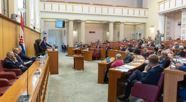 Zagreb, 04.10.2023. - U Hrvatskom saboru, 37 zastupnika su predložili Pokretanje pitanja povjerenja Gordanu Grliću Radmanu, ministru vanjskih poslova Republike Hrvatske.
foto HIA/ Edvard ŠUŠAK