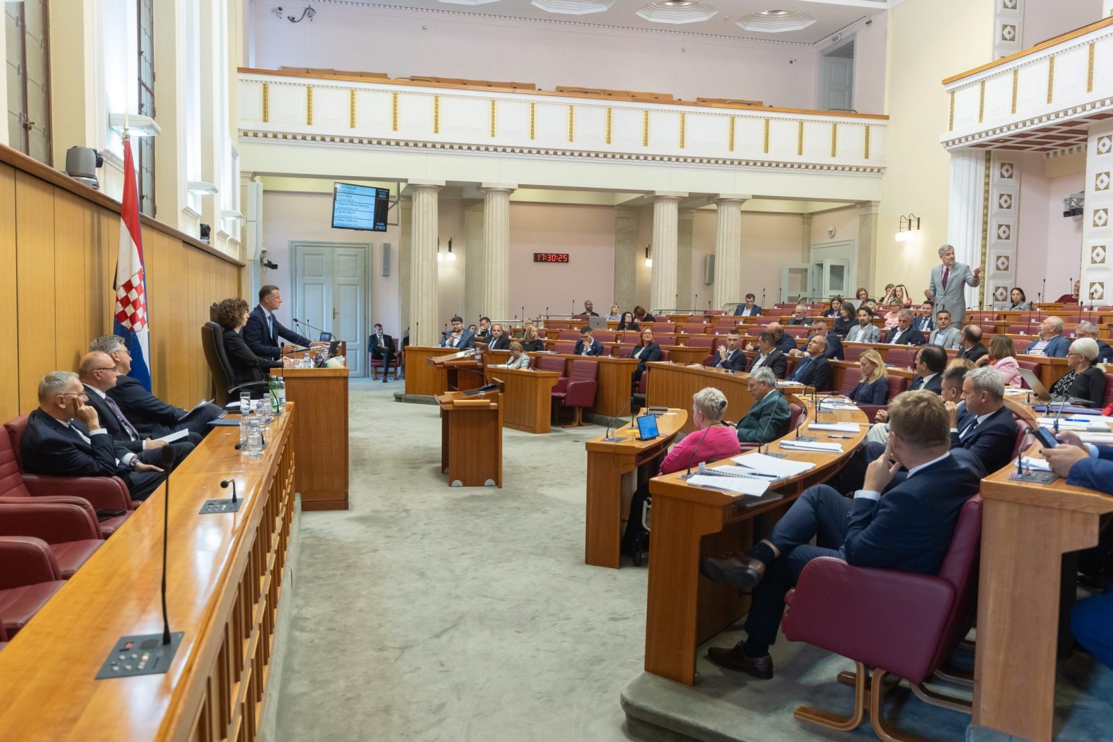 Zagreb, 04.10.2023. - U Hrvatskom saboru, 37 zastupnika su predložili Pokretanje pitanja povjerenja Gordanu Grliću Radmanu, ministru vanjskih poslova Republike Hrvatske.
foto HIA/ Edvard ŠUŠAK