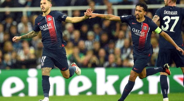epaselect epa10900533 Lucas Hernandez (L) of PSG celebrates with teammate Marquinhos after scoring during the UEFA Champions League Group F match between Newcastle United and Paris Saint-Germain in Newcastle, Britain, 04 October 2023.  EPA/PETER POWELL